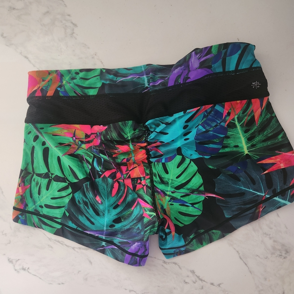 With Love from Paradise Tropical Floral Large Shorts - Picture 4 of 10